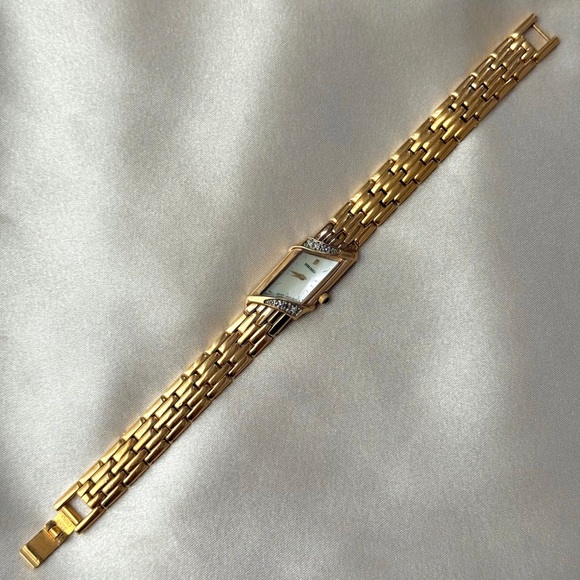 AUTHENTIC VINTAGE SEIKO MOTHER-OF-PEARL WATCH